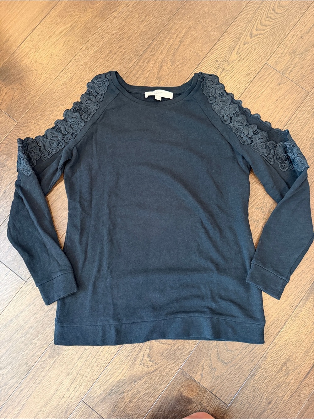LOFT Black Cold-Shoulder Sweatshirt with Floral Lace Trim Size XS - C54-150